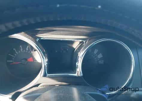 2005 Ford Mustang V6 Deluxe/V6 Premium z USA, uszkodzony, nr VIN 1ZVFT80N655183925